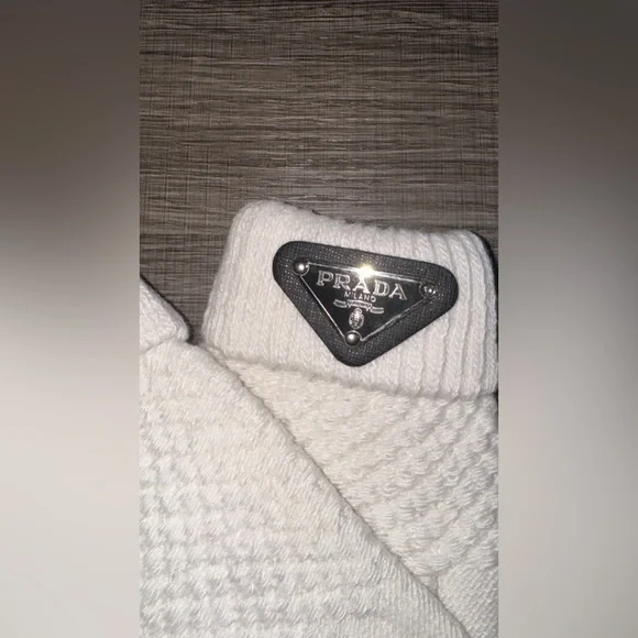 Prada Cream Knit Gloves with Logo - Picture 3 of 3